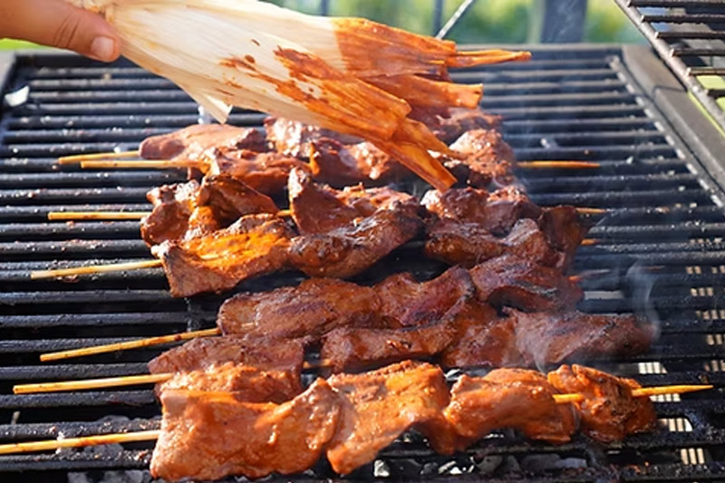 preparación de los anticuchos